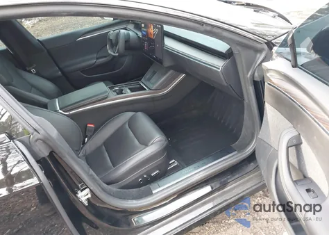 2021 Tesla Model S Plaid Tri Motor All-Wheel Drive z USA, uszkodzony, nr VIN 5YJSA1E6XMF431817